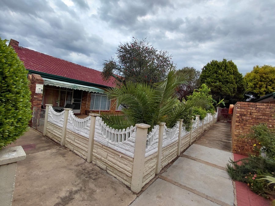 To Let 2 Bedroom Property for Rent in Doringkruin North West